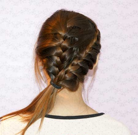 侧蜈蚣辫的编法_侧面蜈蚣辫子的编法_侧面蜈蚣辫教程一步一步教