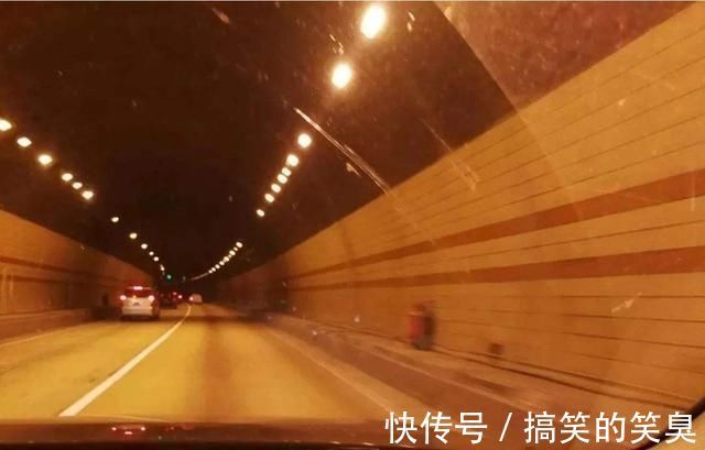 隧道狂奔下载_隧道狂奔_隧道里飙车