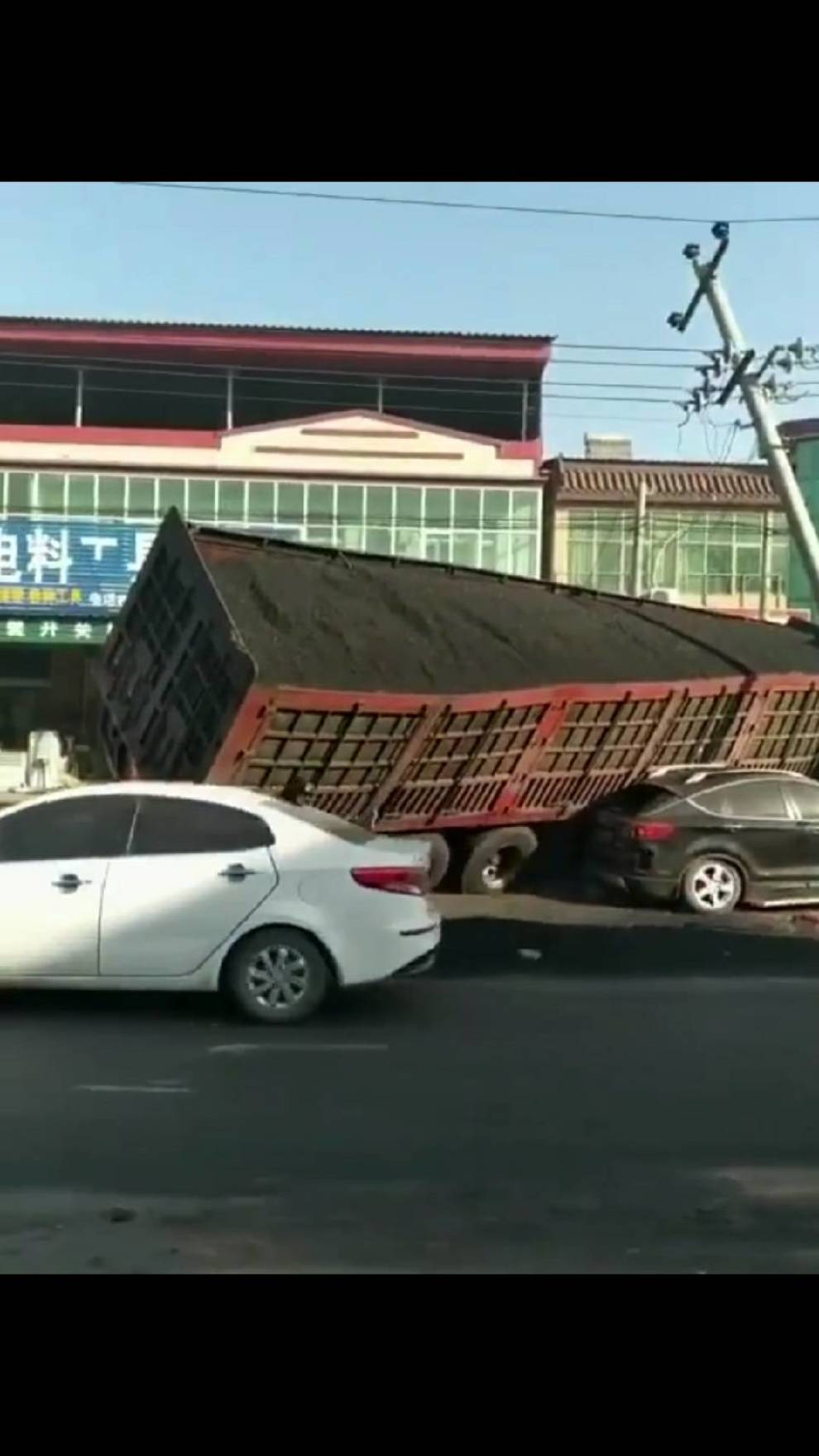 牵引挂车游戏_大半挂拉小汽车游戏_大挂车游戏大挂车