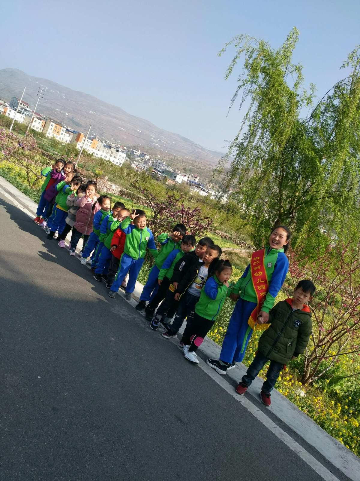 幼儿园春游游戏_春游小游戏幼儿园_春游园幼儿游戏的特点