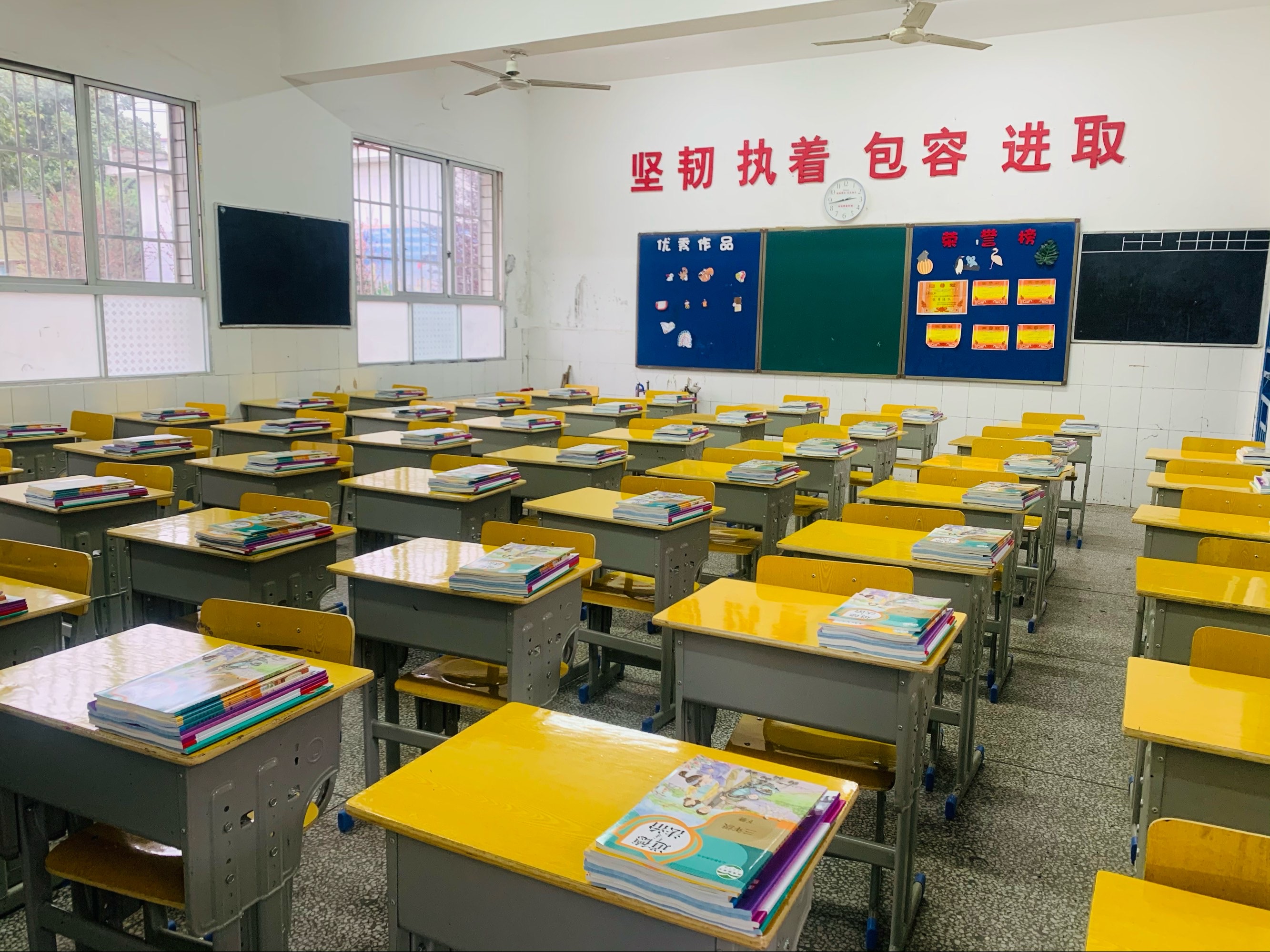适合大学生在教室做的游戏_大学生在教室里可以做什么游戏_教室大学生做游戏里可以玩什么
