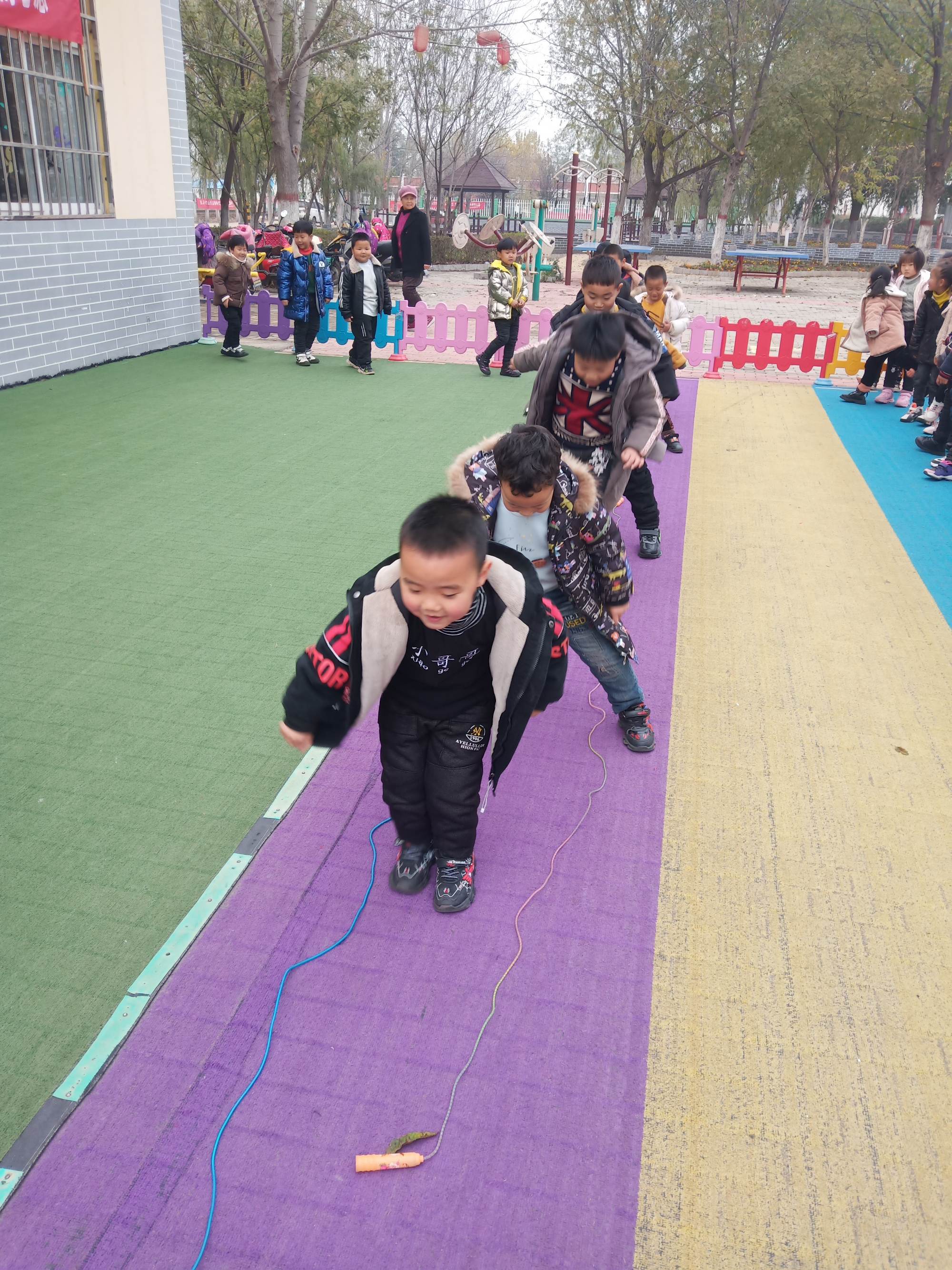 汽车甩轮在什么位置_二甩三边四轮什么意思_3斤四轱辘两甩是啥意思