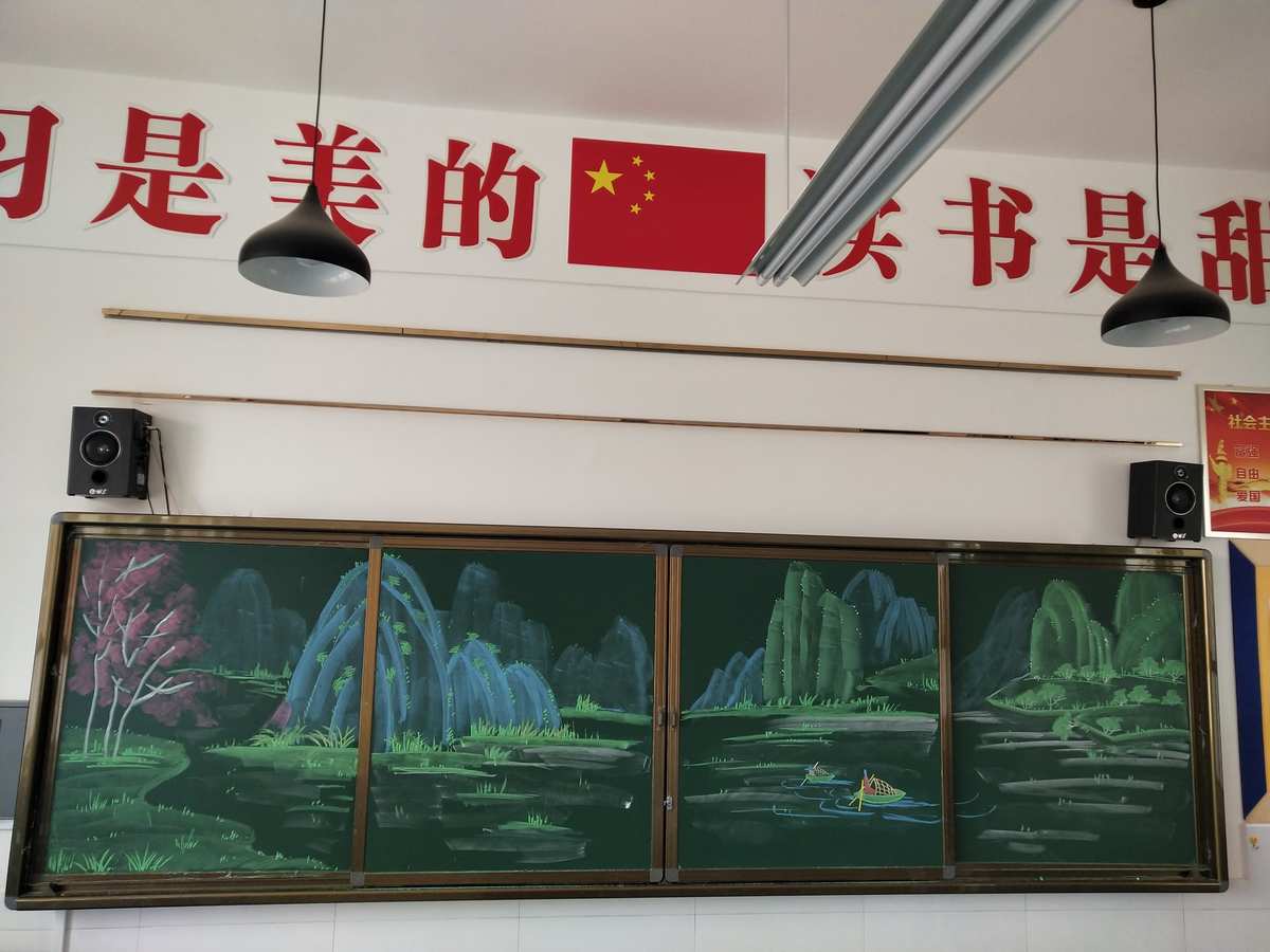 奇妙黑板画_神奇的黑板报_世界上最奇葩的画《黑板》