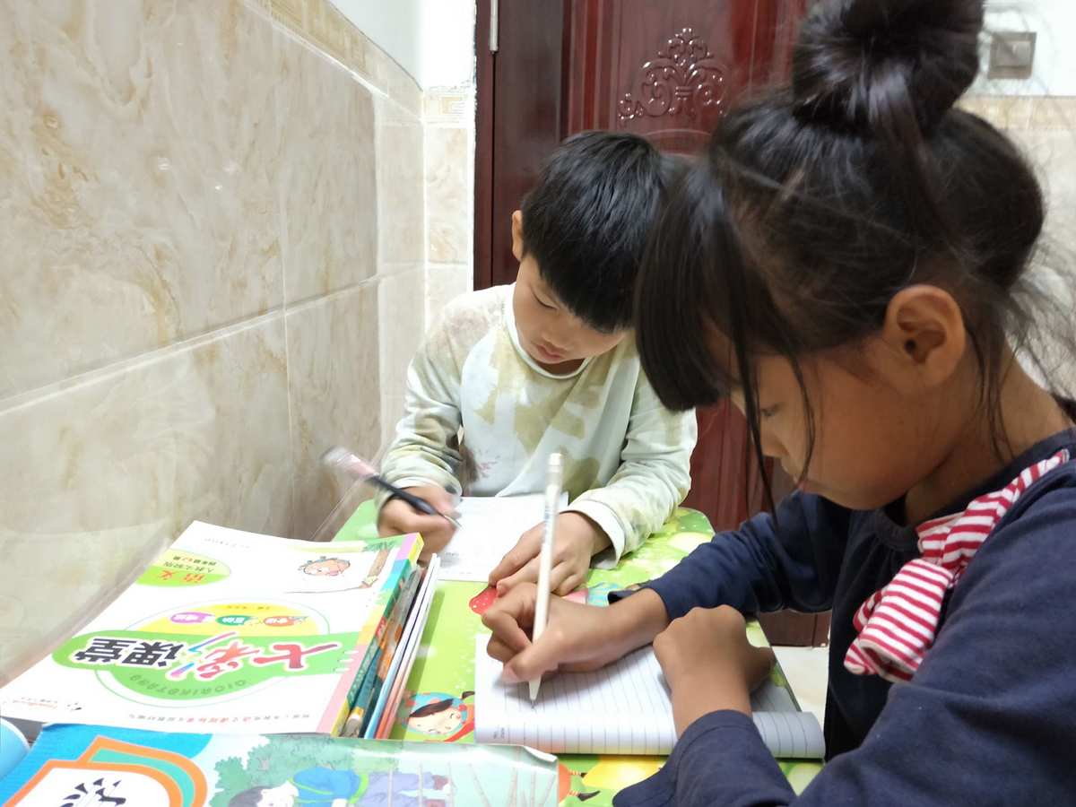 漂亮女家教_漂亮美女家教在线观看_漂亮女局长8800