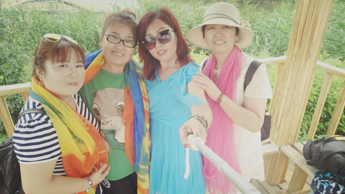 小姐妹_姐妹小聚喝酒的文案_姐妹小聚开心发朋友圈说的句子