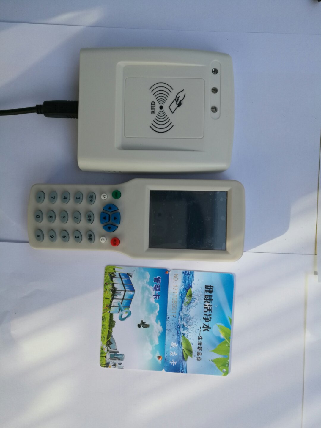 手机投屏到电脑操作玩游戏_电脑投手机玩游戏_电脑打游戏怎么投币到手机