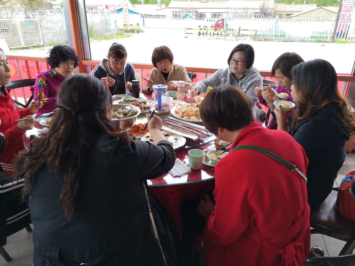 饭桌游戏手机游戏_游戏饭桌手机怎么玩_餐桌手机游戏