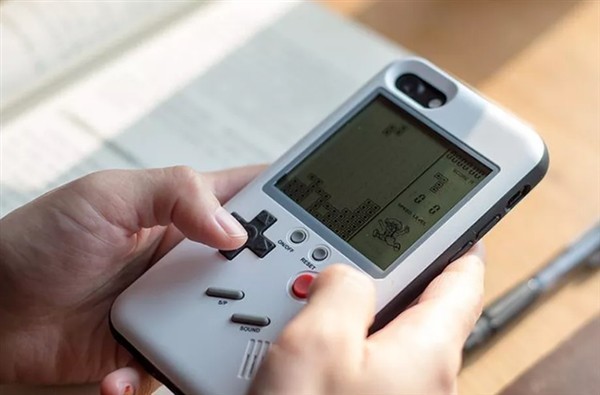 俄罗斯小孩玩手机游戏吗_俄罗斯小孩玩手机游戏怎么办_俄罗斯小孩真的玩枪吗