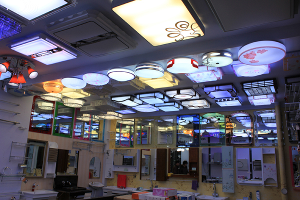 照明商店讲的什么故事_照明商店电影简介_照明商店