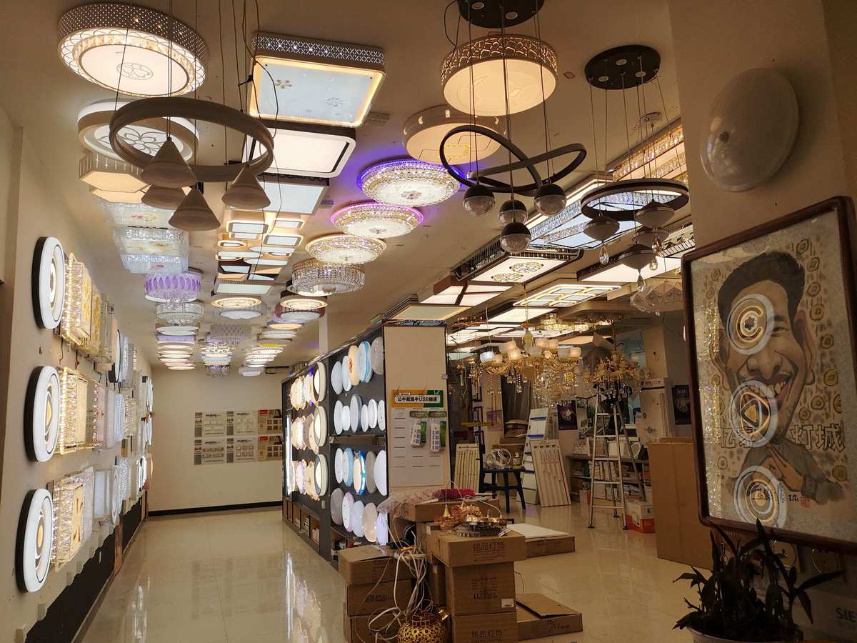 照明商店电影简介_照明商店_照明商店讲的什么故事
