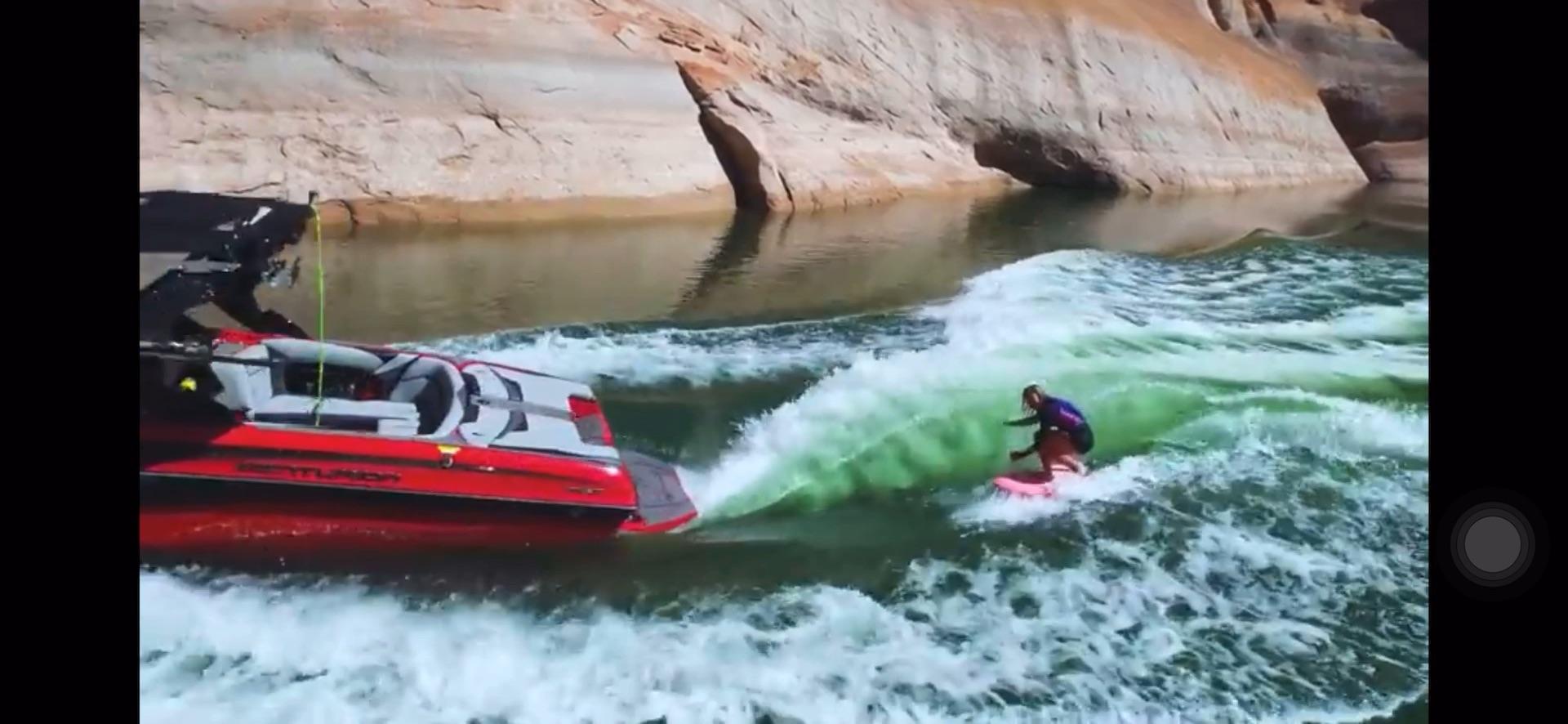 玩冲浪危险吗_边冲浪边玩手机游戏视频_冲浪小游戏