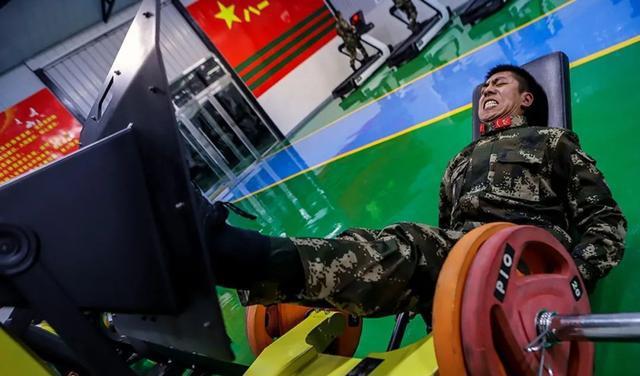 兵哥哥有手机就打游戏吗_哥哥打游戏吗_大哥哥玩游戏