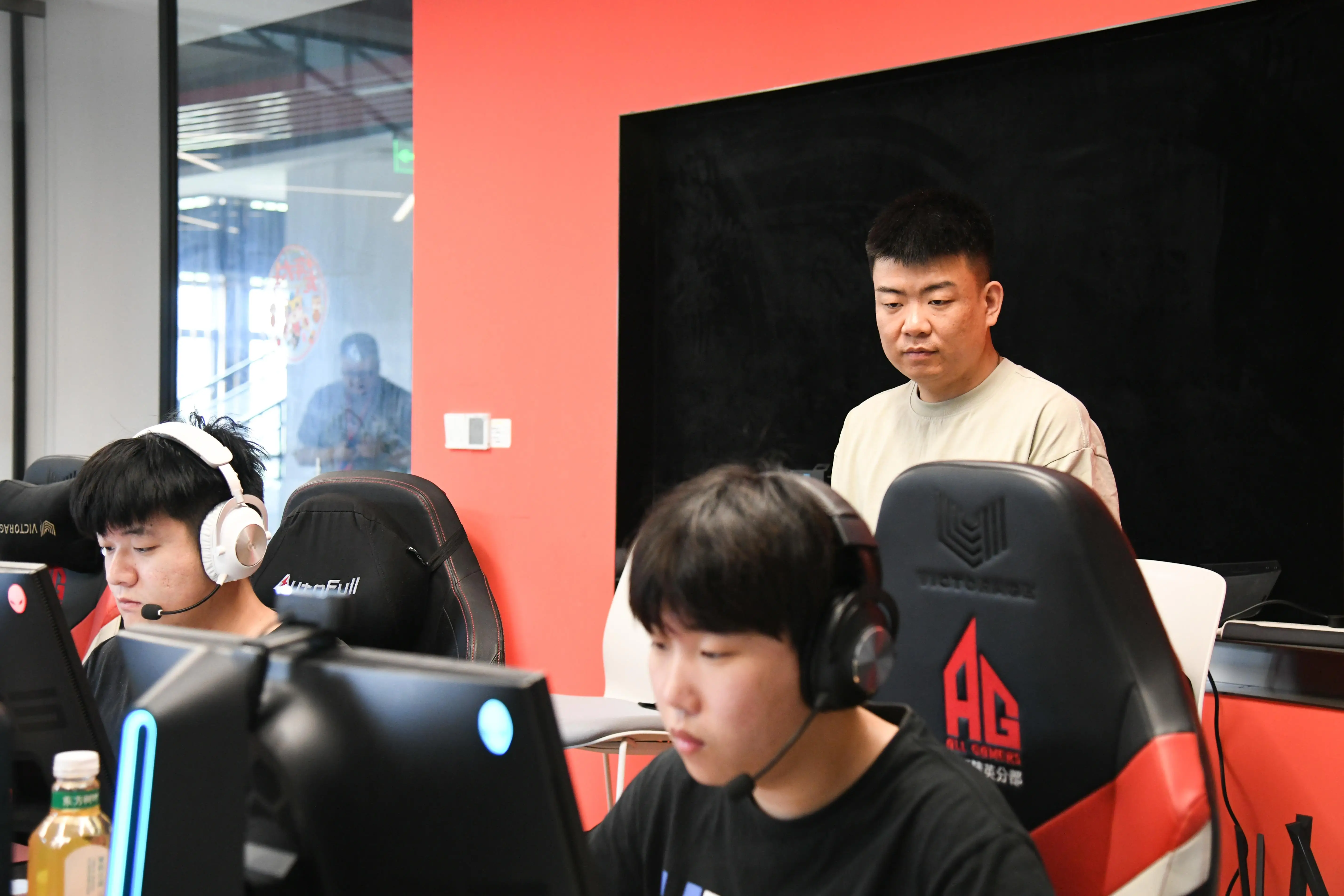 竞技打造团队版手机游戏怎么玩_打造团队竞技手机版游戏_团队竞技rpg