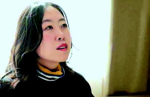 70岁大爷沉迷手游_大妈沉迷手机游戏_大妈玩游戏