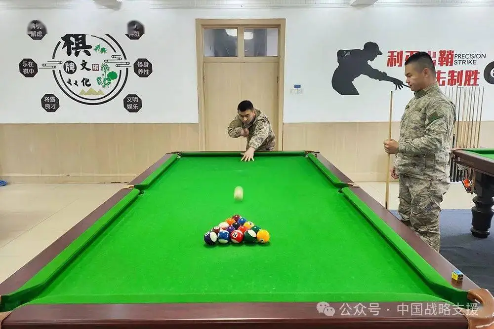 春节手机自拍游戏_打游戏自拍什么手机_拍照的手机游戏