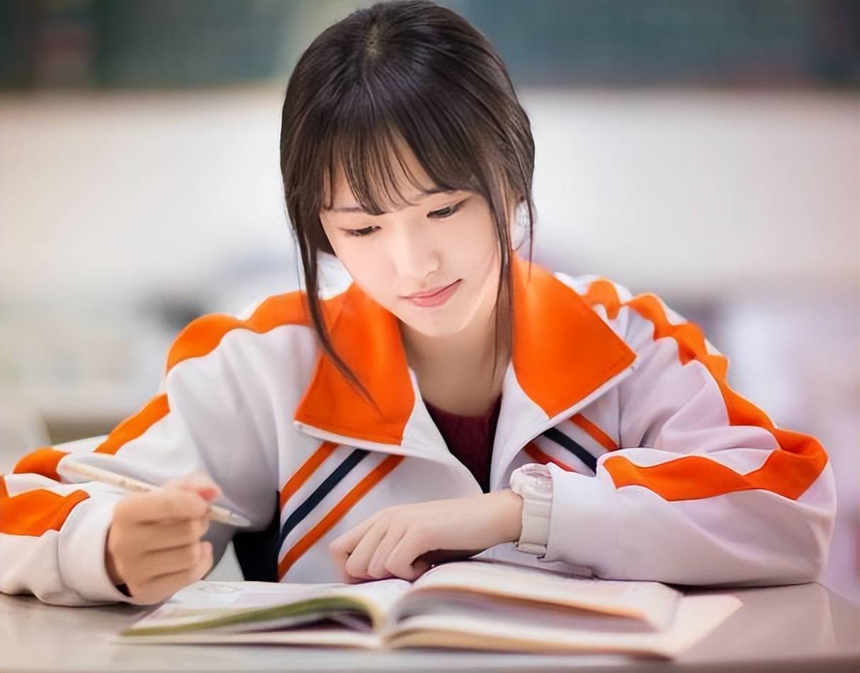 初三女孩正常玩手机游戏好吗_初中女生玩手机上瘾了怎么办_初三女孩玩手机游戏正常吗