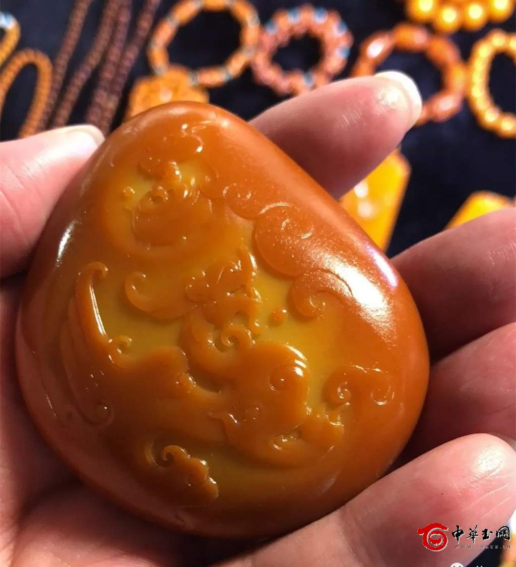 玩游戏屏幕闪黑点_打开手机游戏屏幕有黑点_手机玩游戏屏幕出现黑块