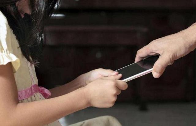 一玩手机游戏眼睛就重影_坐车打游戏眼睛会坏吗_车上玩手机游戏伤眼睛吗