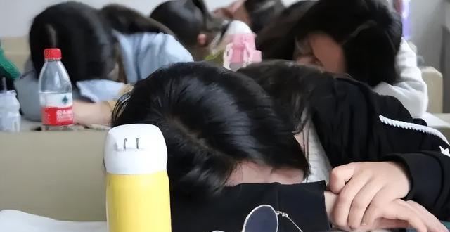 适合大学生玩游戏的手机_大学生用手机玩游戏好吗_大学玩生手机好游戏用什么软件