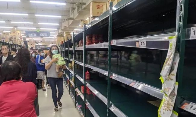超市大抢购游戏_抢购超市手机游戏叫什么_超市抢购游戏手机