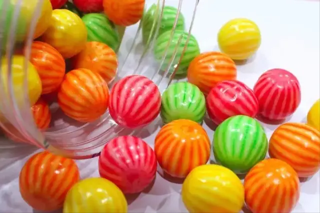 奶糖_阿咪奶糖_大白兔奶糖广告