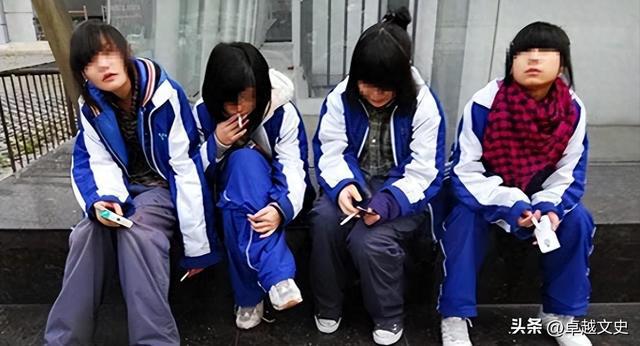 21岁男孩每天玩手机游戏_每天男孩玩手机游戏好吗_每天男孩玩手机游戏会怎么样