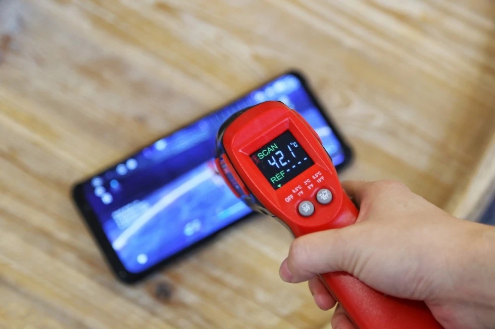 玩照片游戏_打游戏拿手机姿势照片_拍照玩游戏