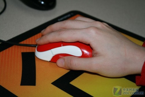 玩照片游戏_打游戏拿手机姿势照片_拍照玩游戏