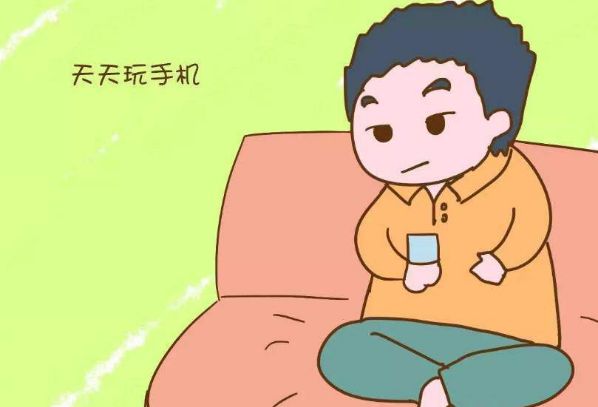 爸爸玩手机图片_爸爸玩手机的图片卡通_爸爸打游戏孩子看手机图片