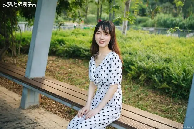 00后带手机玩游戏的女人_00后玩手机都玩什么_带女生玩的手机游戏