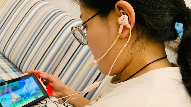 延迟耳机戴声音手机游戏没声音_玩游戏耳机延迟_戴耳机手机游戏声音延迟