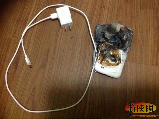 视频爆炸打手机游戏会被抓吗_打游戏手机会爆炸吗视频_手机玩游戏爆炸视频
