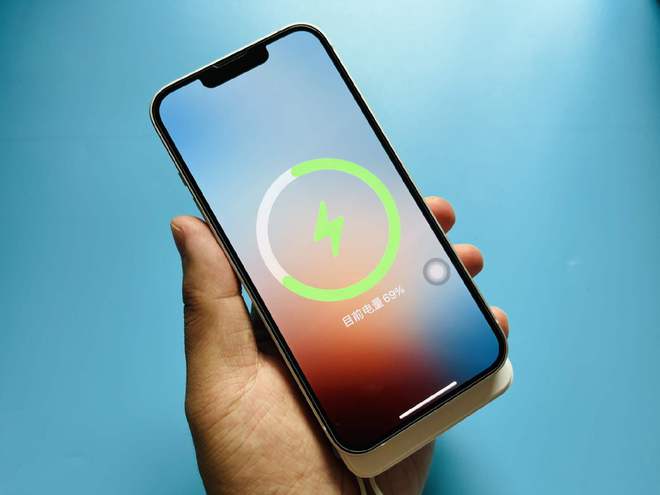 苹果手机充电就显示红色电池_iphone手机充电显示红色_苹果手机充电显示红格不动