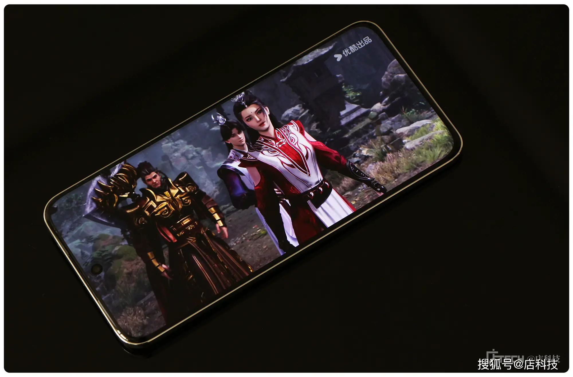 曲面屏手机玩游戏是不是很别扭_曲面屏打游戏很难受_打游戏不卡的曲面屏手机