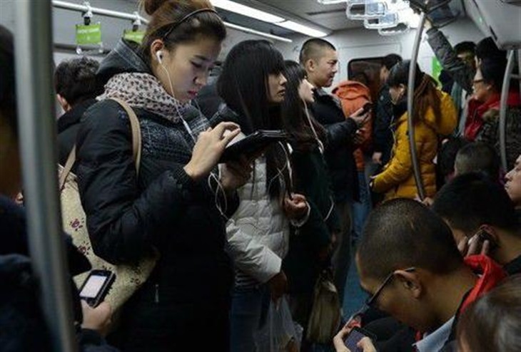 女生眼花打手机看游戏会怎么样_打游戏看手机会眼花吗女生_女生看手机看眼睛疼了怎么办