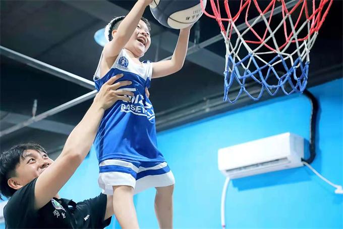 篮球手机游戏哪个好玩_用手机打篮球的游戏_打篮球游戏用哪款手机最好