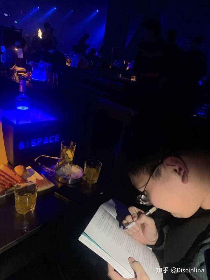 凤凰的酒吧_凤凰酒吧游戏手机_凤凰酒吧消费