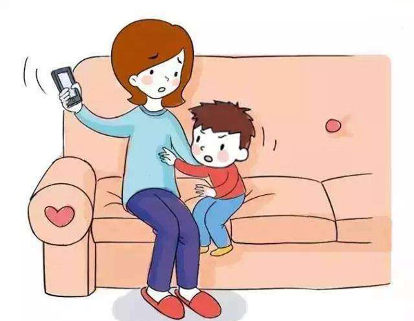 小孩拿玩手机游戏好吗_小孩拿玩手机游戏的危害_7岁小孩拿手机玩游戏