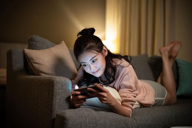 bully玩手机游戏_玩手机游戏的好处_玩手机游戏用英语怎么说