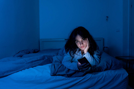 不停在手机上玩电脑游戏_玩手机电脑游戏的危害_在电脑玩手机游戏
