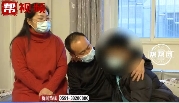 沉迷男孩玩手机游戏的电影_男孩子沉迷游戏_19岁男孩玩游戏沉迷手机