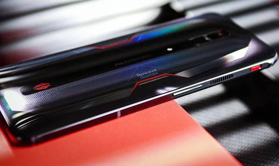 正版手机游戏在哪买_买个手机游戏多少钱_300元游戏手机哪买正版