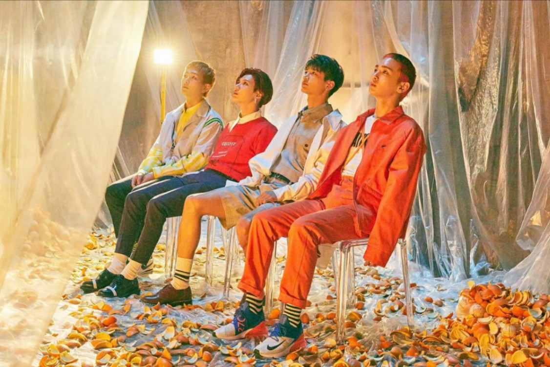 shinee手机游戏_手机推塔游戏游戏多人联机_lucifershinee