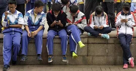 学员带领玩手机游戏违法吗_带领学员玩的手机游戏_带学生玩游戏的说说