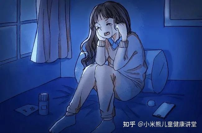 小男孩玩手机_13岁男孩拿手机玩游戏_男孩拿玩手机游戏的图片