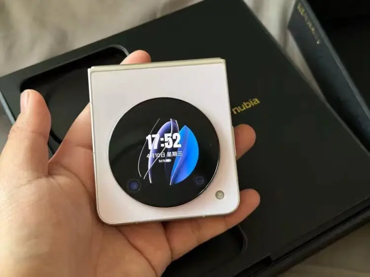 折叠屏玩游戏_折叠屏打手机好游戏用什么软件_打游戏用什么折叠屏手机好