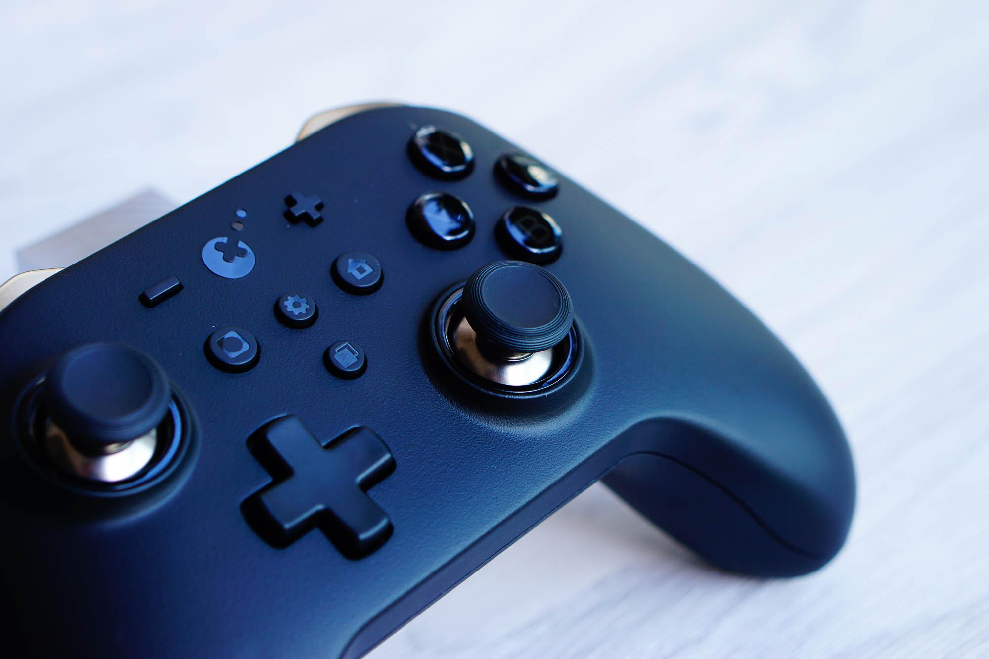 手柄带手机游戏能玩吗_手柄手机游戏有哪些好玩的_带游戏手柄手机