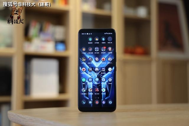 手游打牌的游戏有哪些_打游戏手机有什么牌子的_牌子打手机游戏有哪些软件