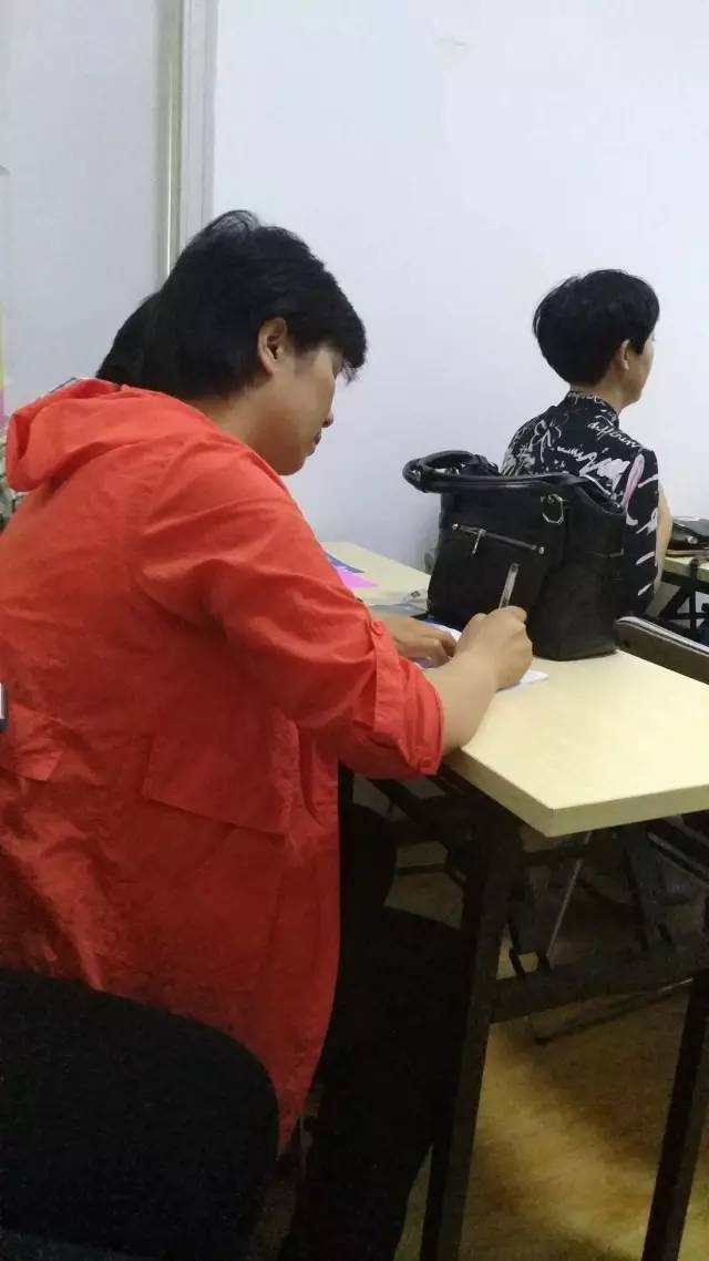 女孩玩带手机游戏的危害_9岁女孩带手机玩游戏_女孩玩带手机游戏怎么办