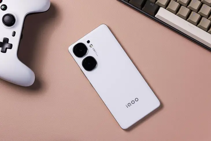 iqoo游戏手机地位_iqooz1游戏手机_游戏手机iqoo1